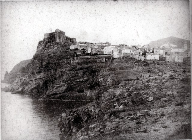 Piccinini - Veduta del paese dell'isola di Capraia - 1890-1900